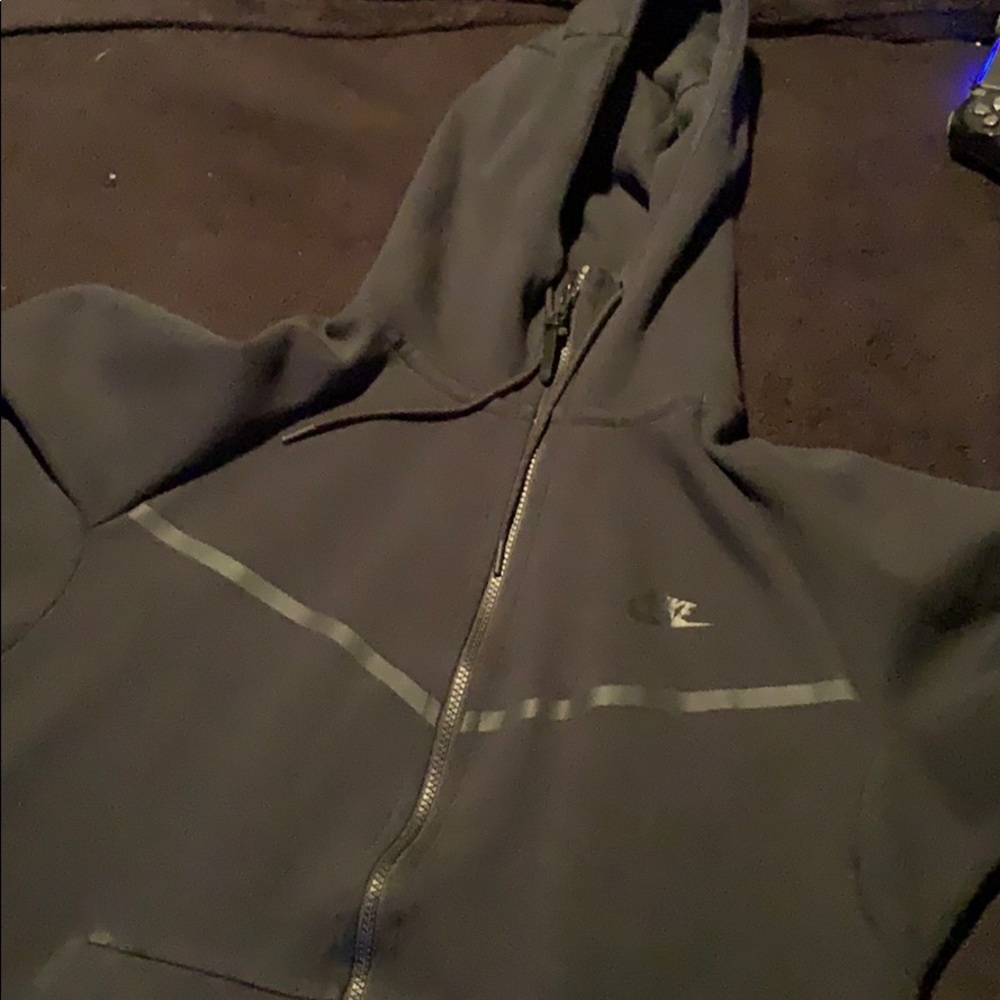 Black nike tech